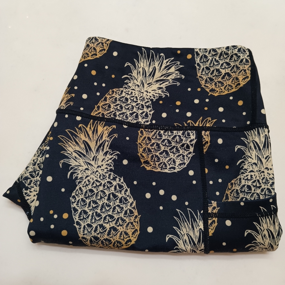 CVG Constantly Varied Gear Women’s XL Fineapple Print High Rise Capri Leggings